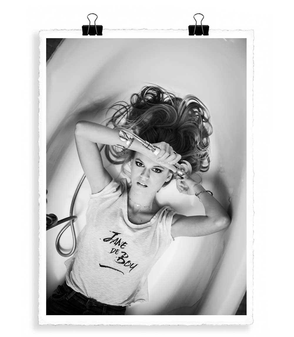 Affiche Camille Baignoire 56 x 76 cm Image Republic