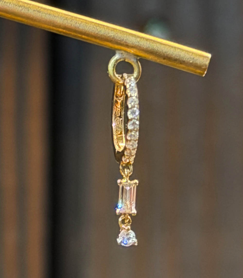 Mini créole demi-pavée Diamants, Baguette et Serti Clos Diamant And... Paris