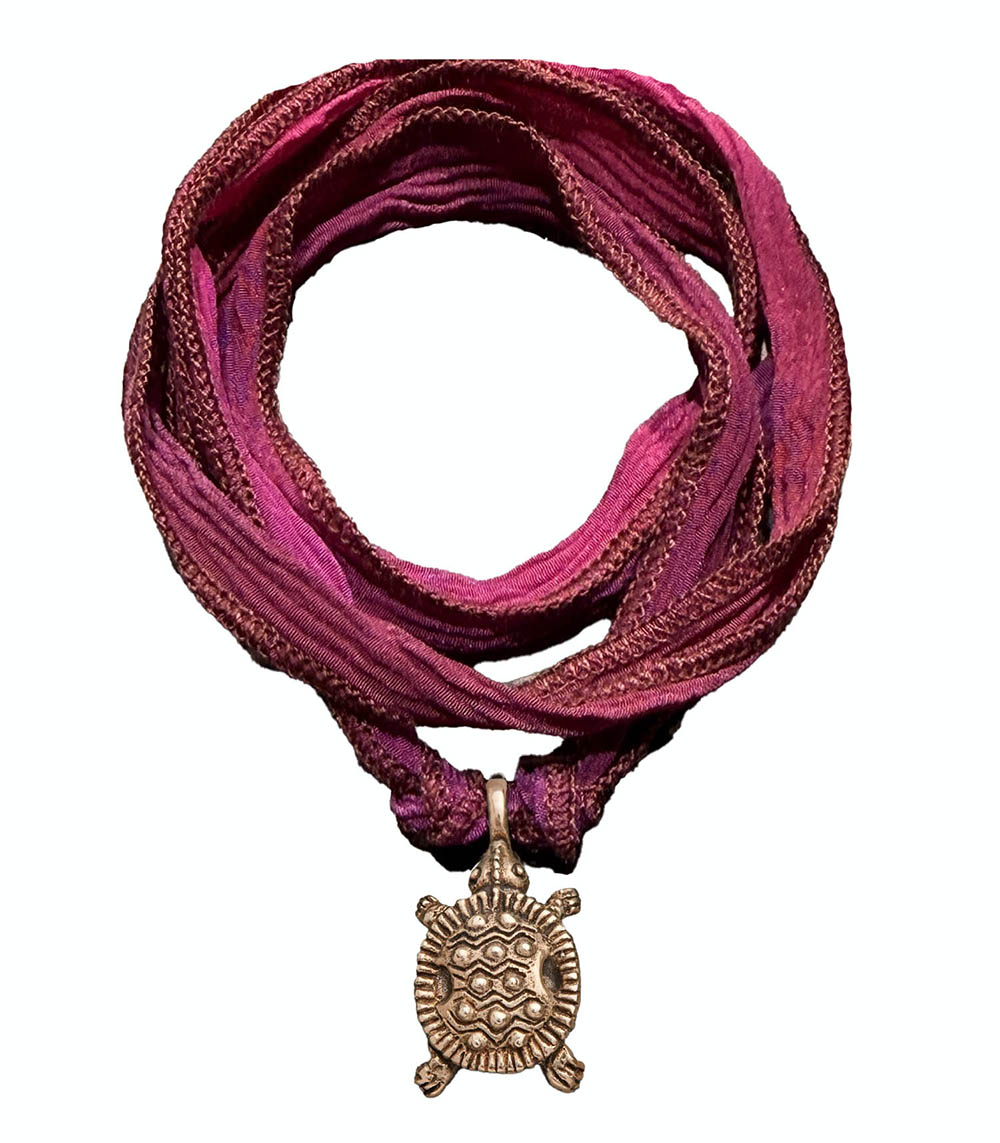 Bracelet lien de soie et Charm Tito Bronze Catherine Michiels