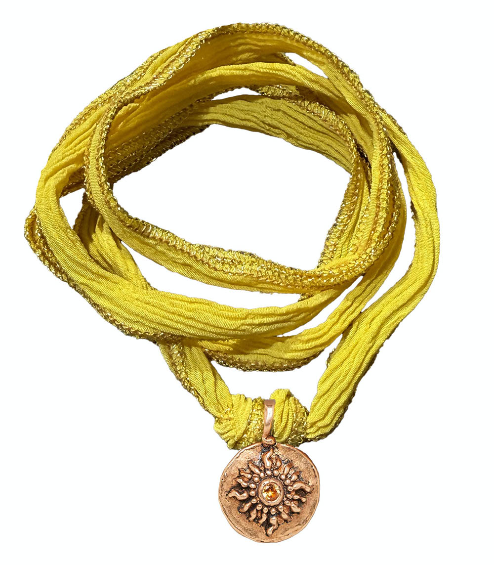 Bracelet lien de soie et Charm Soleil Bronze Catherine Michiels