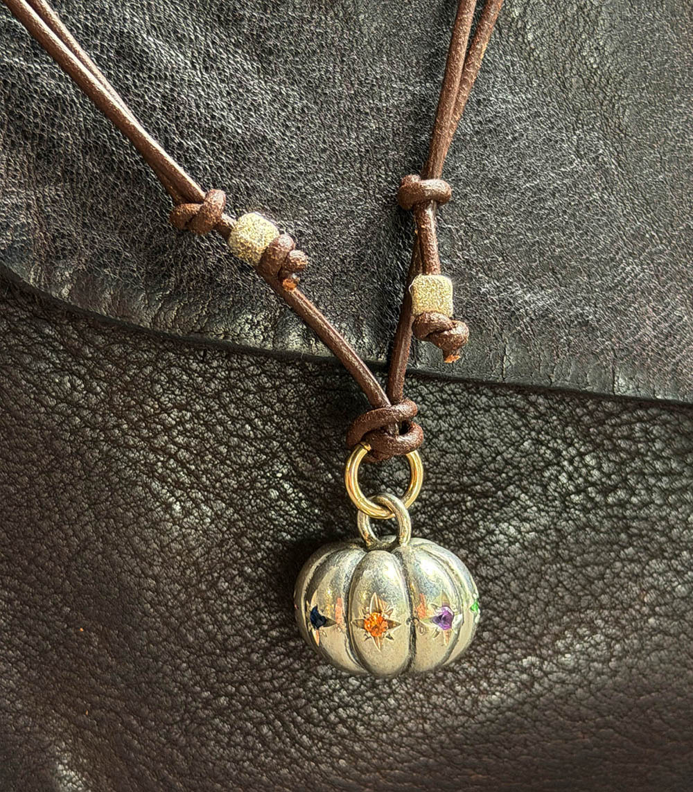 Collier lien en cuir Citrouille Argent et Pierres Multicolores Catherine Michiels