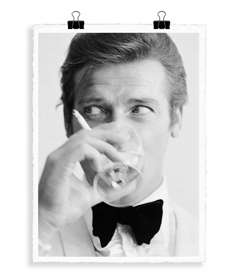 Affiche La Galerie Roger Moore 56 x 76 cm Image Republic