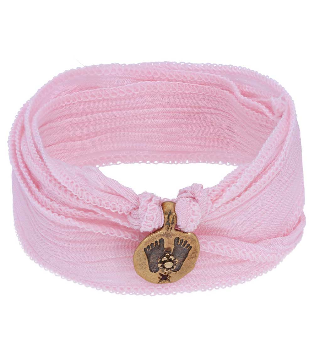 Bracelet en soie à nouer et charm Buddha Feet en bronze Catherine Michiels