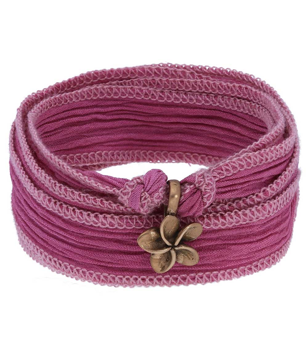 Bracelet en soie à nouer et charm Frangipani Flower en bronze Catherine Michiels