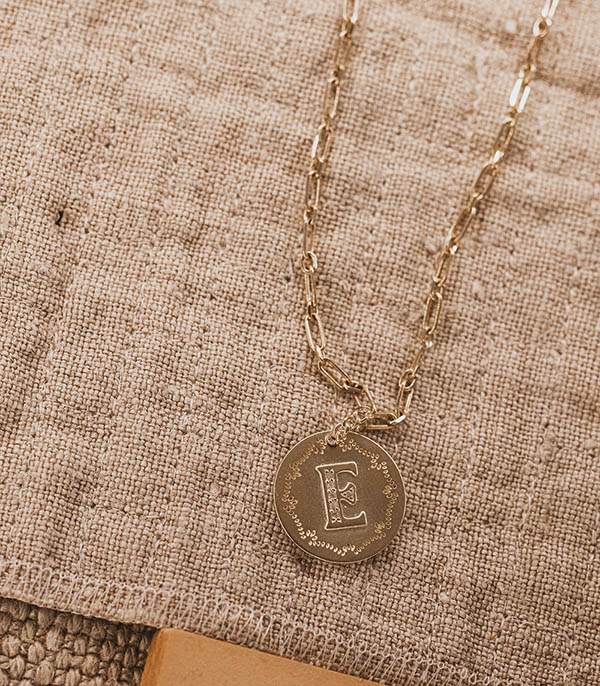 Amulette Alphabet  Pascale Monvoisin