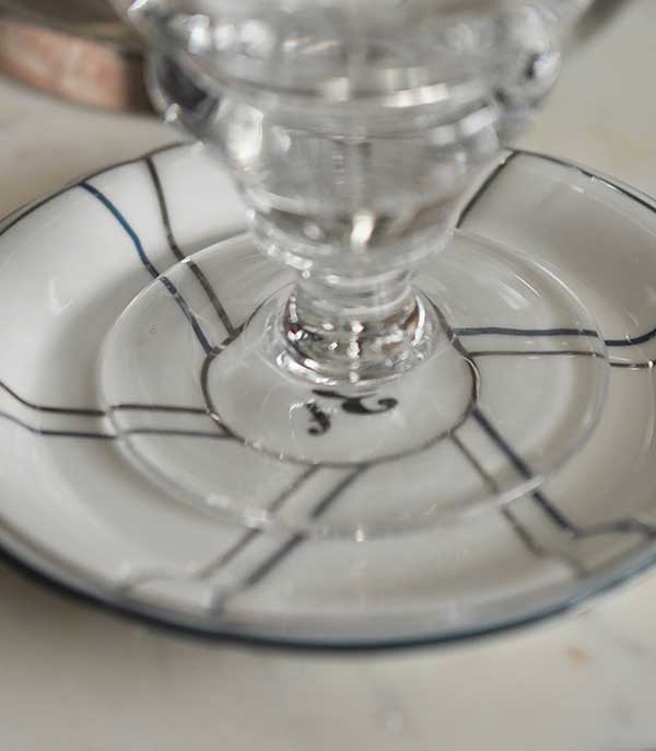 Soucoupe 3f  en porcelaine à lignes Bonnecaze