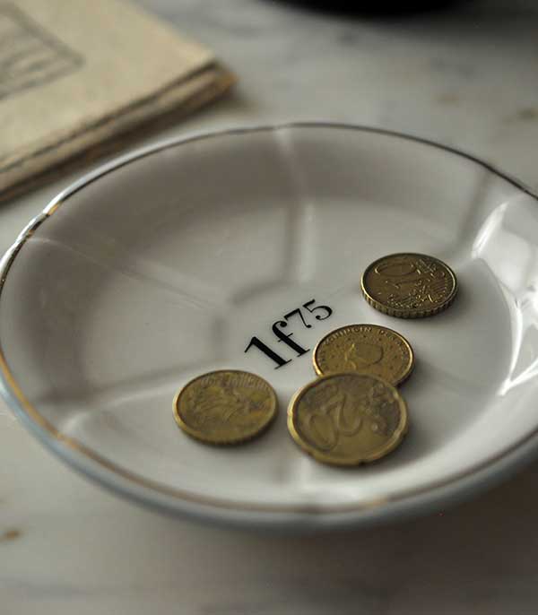 Soucoupe 1f75 en porcelaine bleu clair / or Bonnecaze