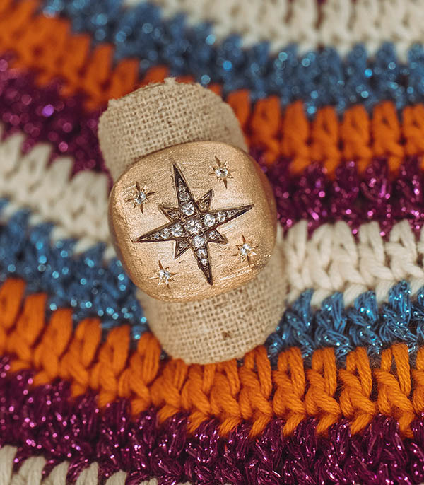 Bague chevalière Étoile Or jaune Saphirs blancs Feidt Paris