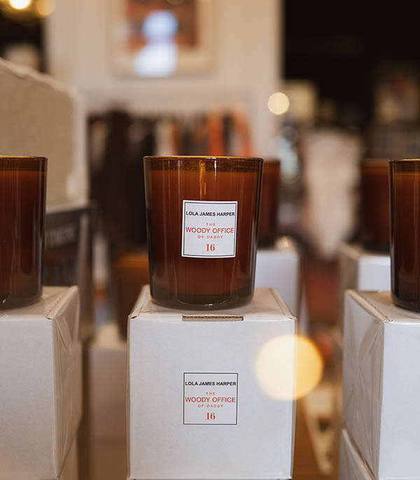 Bougie #16 The Woody Office 190g Lola James Harper