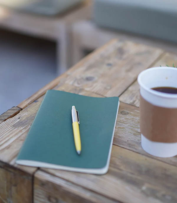 Bougie #16 The Woody Office 190g Lola James Harper