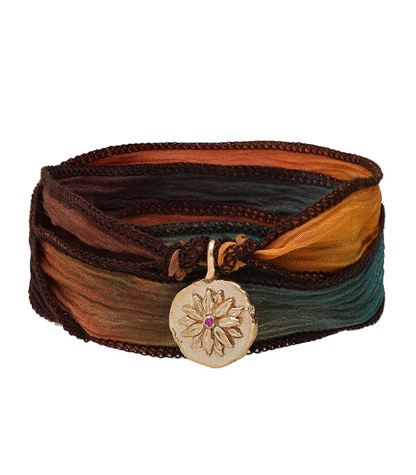 Bracelet en soie et Charm Peace & Health en bronze Catherine Michiels