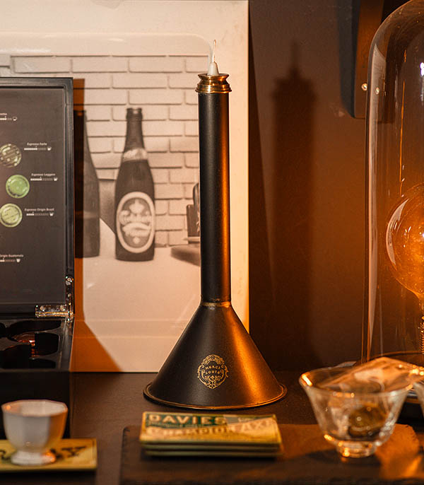 Bougeoir de Théâtre Noir Patiné  MERCI LOUIS