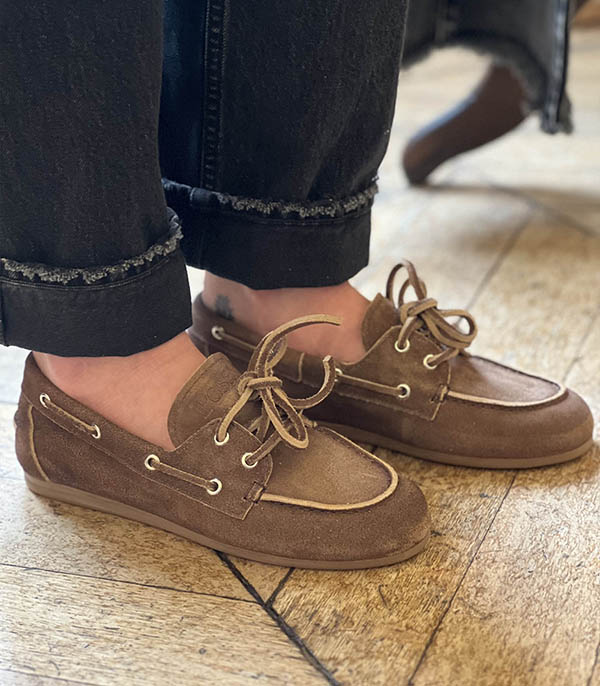 Mocassins Boat en Daim Dark Brown Posa