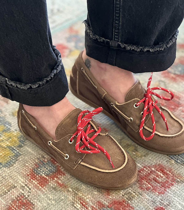 Mocassins Boat en Daim Dark Brown Posa