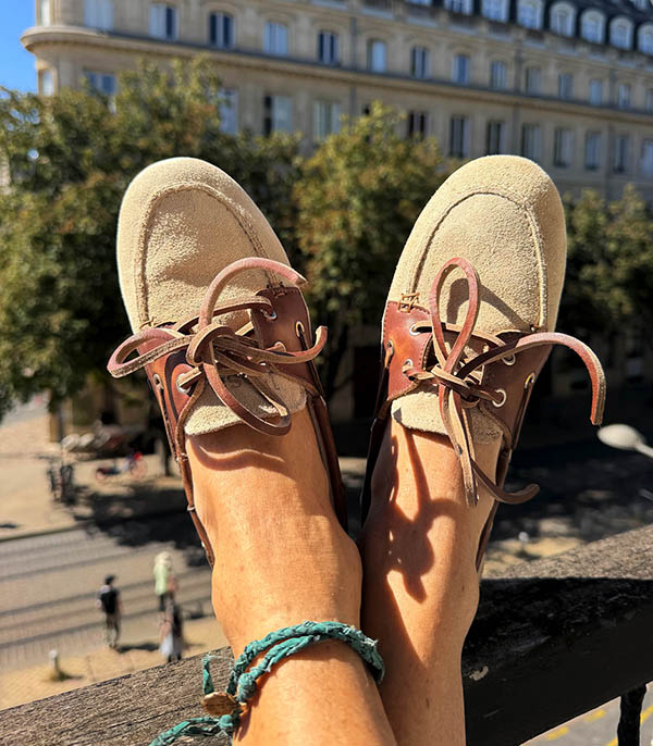Mocassins Boat Loafer Brushed Suede Leather Brown / Light Taupe Posa