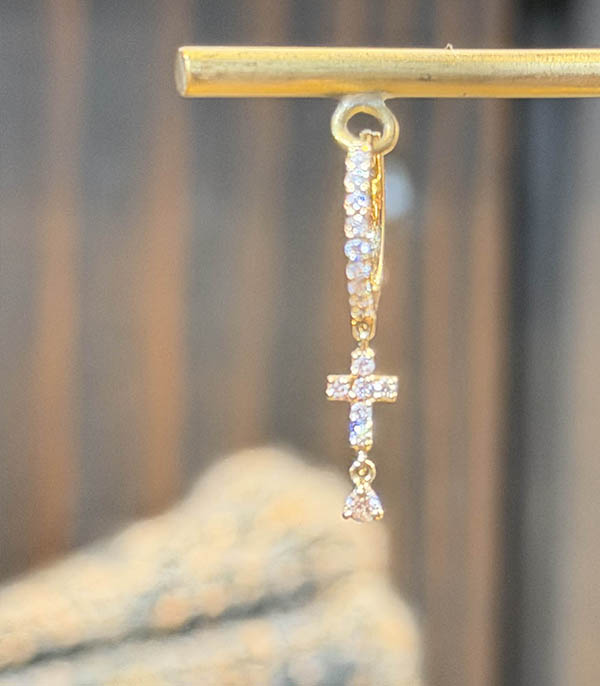 Mini créole demi-pavée Diamants, Croix et Serti Clos Diamant And... Paris