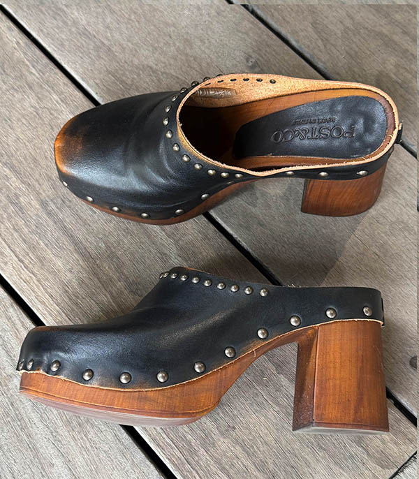 Sabots à talons haut en cuir Chocolat & Studs Post&Co