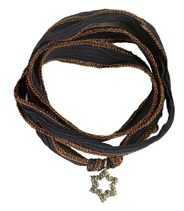 Bracelet lien de soie et Charm Eulalia Star Rainbow Saphire Catherine Michiels