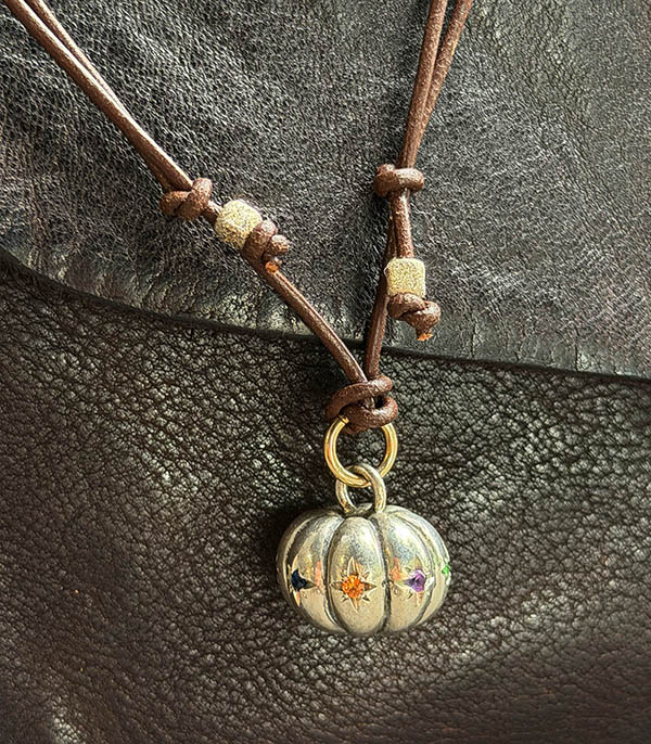 Collier lien en cuir Citrouille Argent et Pierres Multicolores Catherine Michiels