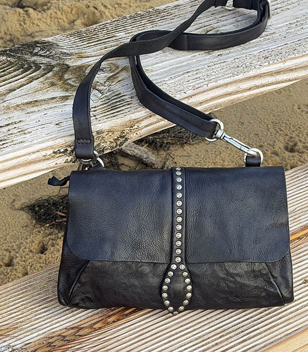 Pochette double avec boucle et clous Cesarina en cuir Noir Campomaggi