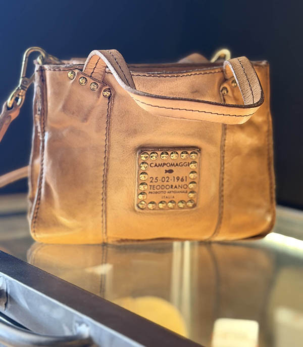 Sac shopping Small Cora M en cuir Hazelnut Campomaggi