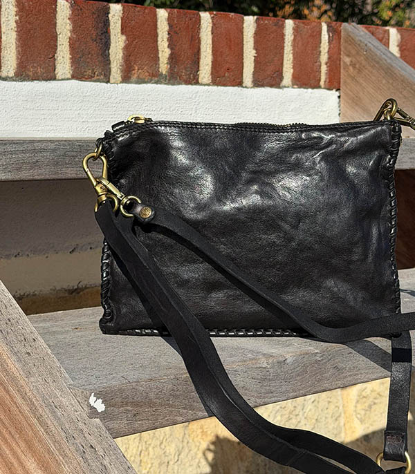 Pochette Asteria en cuir noir Campomaggi