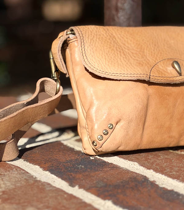Sac bandoulière Simona S en cuir Hazelnut Campomaggi