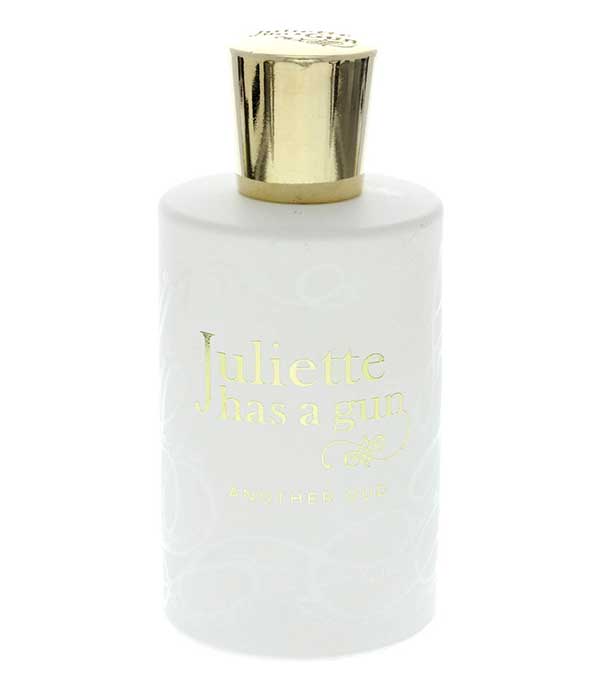 Another Oud Eau de Parfum 100 ml Juliette has a gun