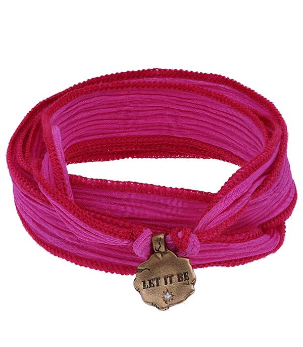 Bracelet en soie à nouer et charm Let It Be en bronze et diamant Catherine Michiels