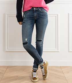 Tenue portée avec Jean Nico midrise super skinny bleu empiècement genoux