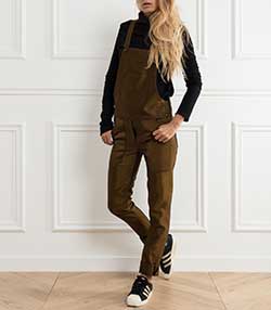 Tenue portée avec Salopette à fines rayures