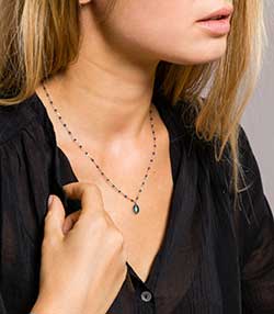 Tenue portée avec Bracelet Or Jaune et Perles de résine