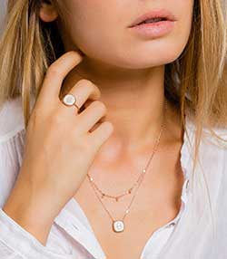 Tenue portée avec Bague Pierrot Blanc et Diamants