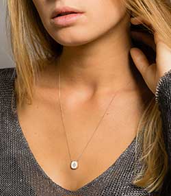 Tenue portée avec Collier Pierrot n° 2 Blanc et Diamants