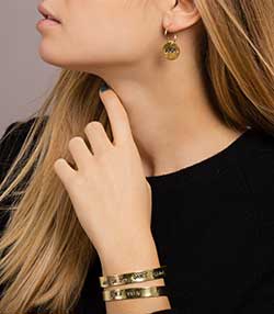 Tenue portée avec Jonc en laiton gravé Jane de Boy . Dance. Enjoy