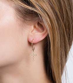 Tenue portée avec Créoles Divine en or jaune