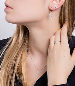 Tenue portée avec Boucles d'oreilles Blood diamonds or blanc