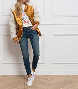 Tenue portée avec Tee-shirt Trucker Jane de Boy '68 Natural/Bleu/Rouge