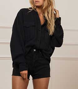 Tenue portée avec Short à taille haute en denim noir surteint