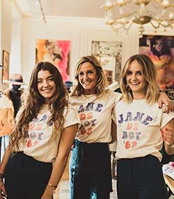 Tenue portée avec Tee-shirt Trucker Jane de Boy '68 Natural/Bleu/Rouge