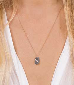 Tenue portée avec Collier Orso N°1 Labradorite
