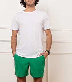 Tenue portée avec Short de bain mi-long Bulldog Sport