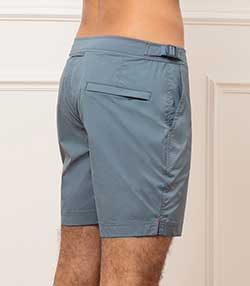 Tenue portée avec Short de bain mi-long Bulldog Sport