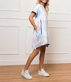 Tenue portée avec Sneakers 80s Basketball Shoe blanches