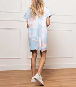 Tenue portée avec Sneakers 80s Basketball Shoe blanches