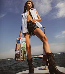 Tenue portée avec Valise moyenne customisée 52 x 40 x 16 cm