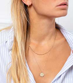 Tenue portée avec Mini créole multi-pics or jaune et diamants