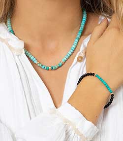 Tenue portée avec Bracelet noir turquoise small