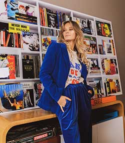 Tenue portée avec Tee-shirt Trucker Jane de Boy '68 Natural/Bleu/Rouge