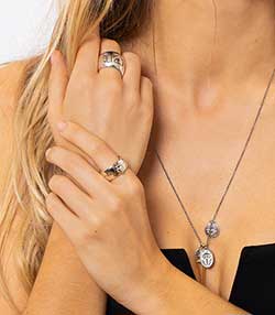 Tenue portée avec Bague True Love en argent et or
